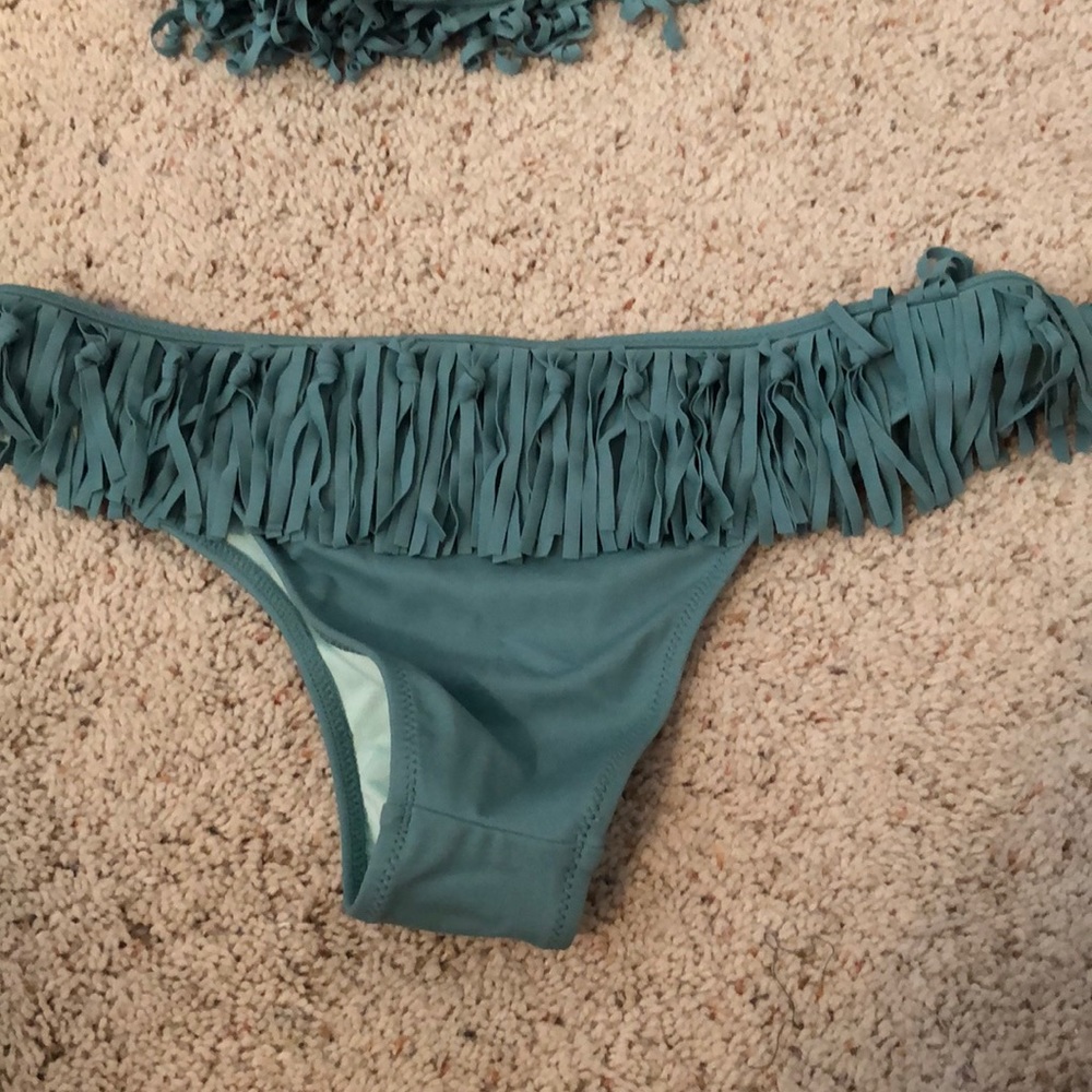 Bikini - Picture 5 of 6